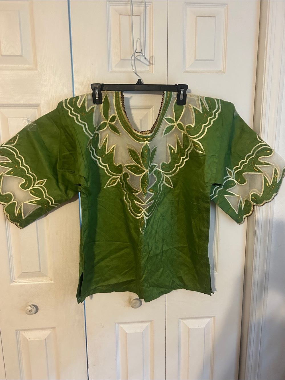 Green Embroidered Women's Top - Elegant Floral Design. XL
